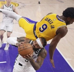 La noche NBA: Derrotas claras de Lakers y Knicks, Curry da el susto de la jornada