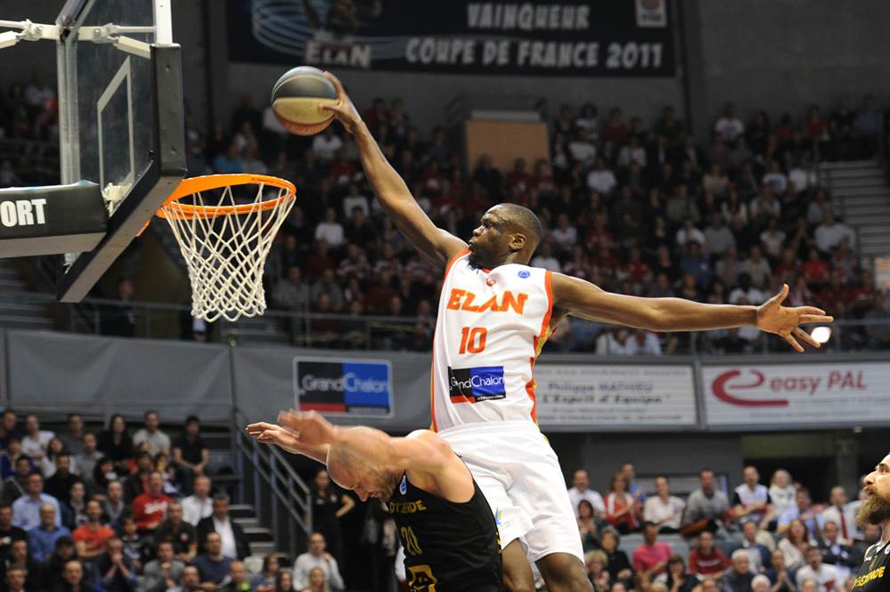Moustapha Fall, la opción física para el juego interior blaugrana