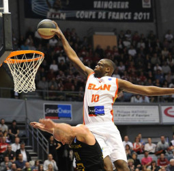 Moustapha Fall, la opción física para el juego interior blaugrana