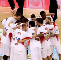 Spanoulis y Lojeski marcan el camino, Olympiacos se adelanta (2-1)