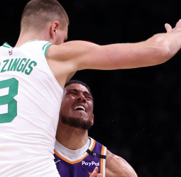 Abultada victoria de los Celtics sobre los Suns, 132-102