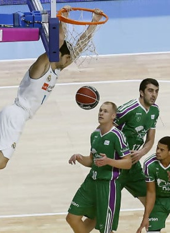 El Real Madrid muestra su potencial ofensivo ante Unicaja (99-85)