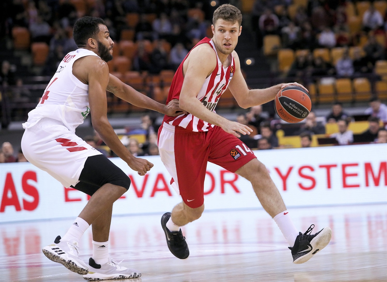 Vezenkov decanta la balanza en favor de Olympiacos ante el Bayern Munich (89-72)