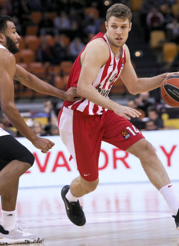 Vezenkov decanta la balanza en favor de Olympiacos ante el Bayern Munich (89-72)