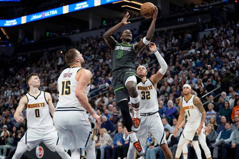 Edwards sentencia a los Nuggets, 116-119