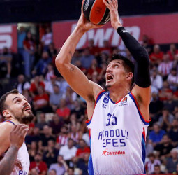 Unicaja Málaga sigue la pista de Derek Willis, que queda libre este verano