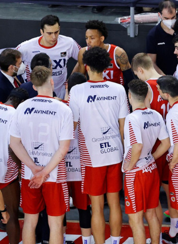 Salida complicada del BAXI Manresa frente a un Bilbao Basket en forma