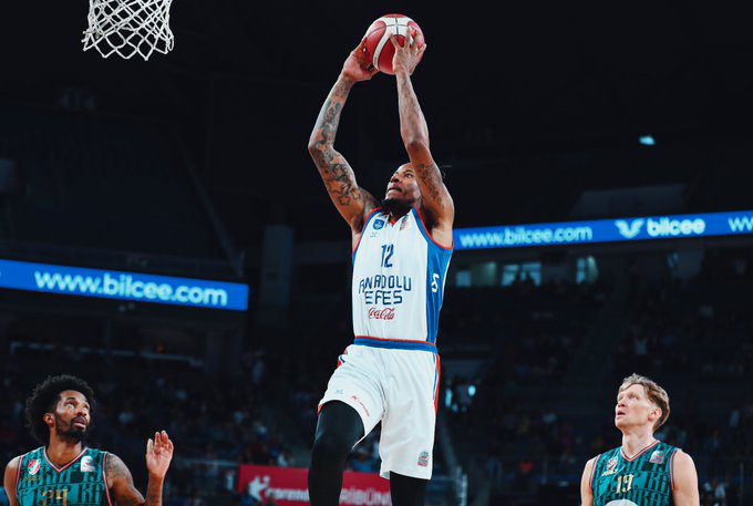El Anadolu Efes, a un paso de ganar la BSL turca