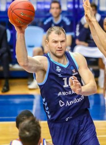 Triunfo de mérito del MoraBanc a Montenegro (71-74)