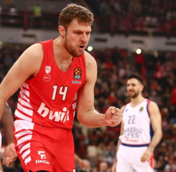 Vezenkov marca la diferencia ante el Anadolu Efes, 76-70