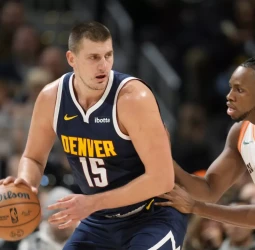 Jokic sale al rescate de sus Denver Nuggets