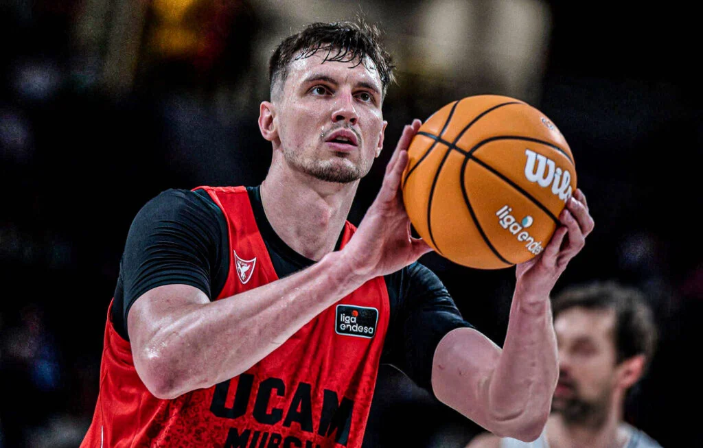Valencia Basket negocia el fichaje de Rodions Kurucs