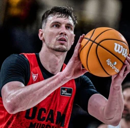 Valencia Basket negocia el fichaje de Rodions Kurucs