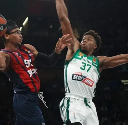 McIntyre culmina la remontada ante el Panathinaikos, 75-73