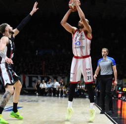 Tras un tiempo extra Shields le da la victoria al Milán, 75-86 [0-1]