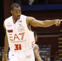 Gani Lawal puede volver a Europa de la mano del Pallacanestro Cantú