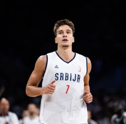 Serbia gana, se coloca segunda y clasifica a Grecia, 96-85