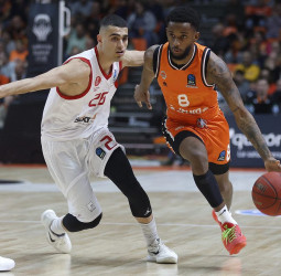 Valencia Basket-Hapoel Tel-Aviv: El ritmo de Montero y Jones da el golpe inicial en la serie (91-82, 1-0)
