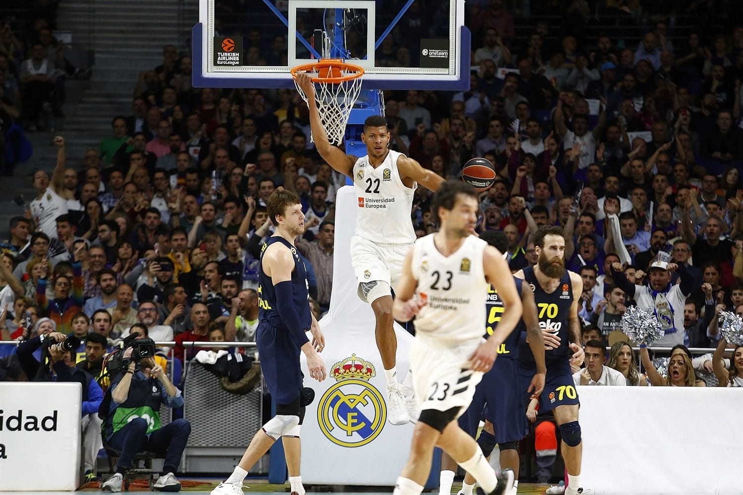 El Real Madrid raya la perfección ante el Fenerbahçe (101-86)
