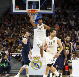 El Real Madrid raya la perfección ante el Fenerbahçe (101-86)