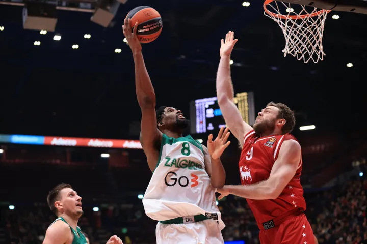 El Zalgiris culmina su semana perfecta en Milán, 61-66