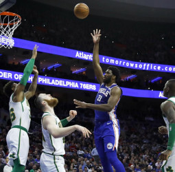 Un brutal Embiid y la solidez de los Raptors lo mejor de la jornada. Los 57 de Harden no sirven para ganar