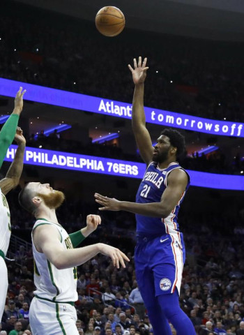 Un brutal Embiid y la solidez de los Raptors lo mejor de la jornada. Los 57 de Harden no sirven para ganar