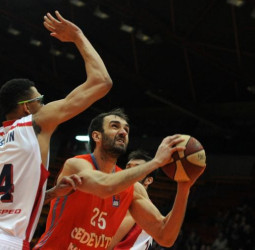 El ex ACB Mirza Begic ficha por el Petrochimi iraní