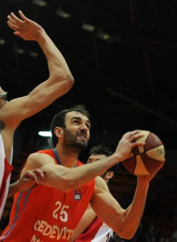 El ex ACB Mirza Begic ficha por el Petrochimi iraní