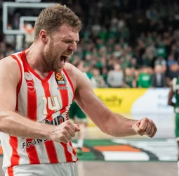 Olympiacos gana en Kaunas en un partido con dos mitades, 85-92
