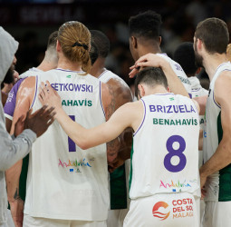 Kravish y Brizuela dan la victoria a Unicaja (66-79)