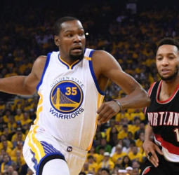 [1-0] Los Warriors contienen la resistencia de los Blazers (109-121)