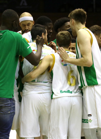 Un tiro libre de Randle encarrila la salvación para el Coosur Betis (88-87)