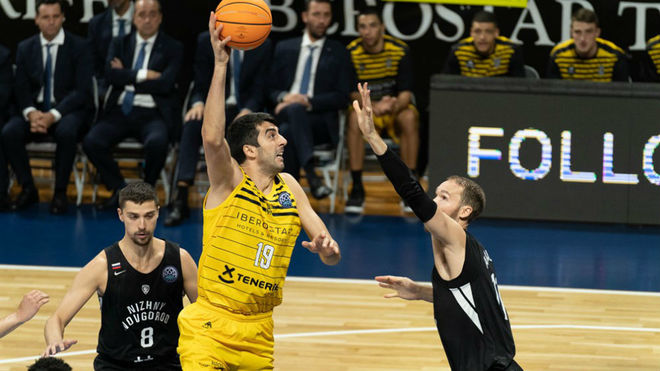 Iberostar Tenerife vence a un combativo Nizhny Novgorod (81-67)