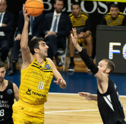 Iberostar Tenerife vence a un combativo Nizhny Novgorod (81-67)