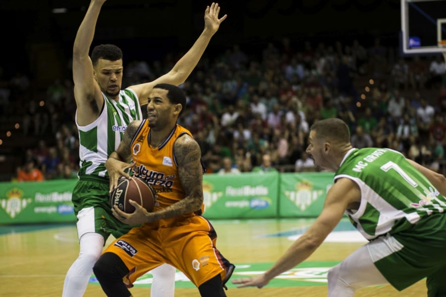 Estreno y victoria del Valencia Basket en Sevilla (80-90)
