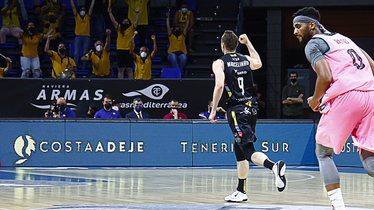 Lenovo Tenerife fuerza el tercer partido ante el Barça (80-68)