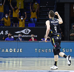 Lenovo Tenerife fuerza el tercer partido ante el Barça (80-68)