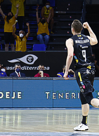 Lenovo Tenerife fuerza el tercer partido ante el Barça (80-68)