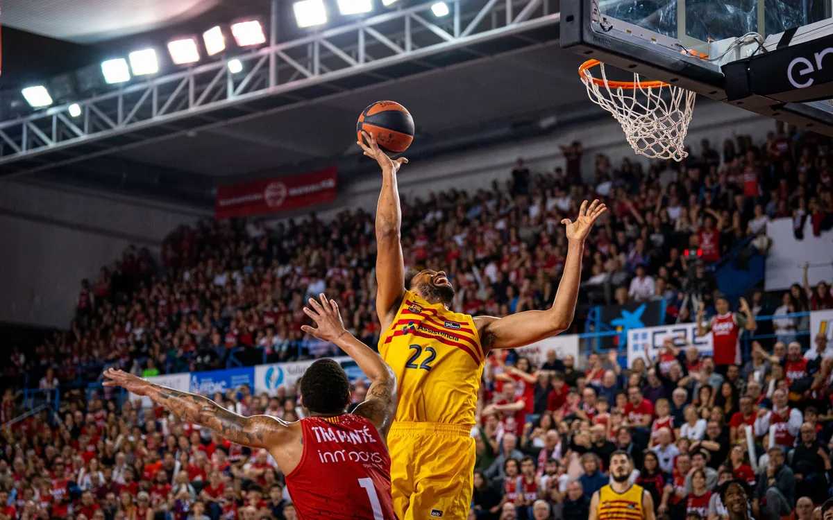 Jabari Parker decanta el partido al lado del Barcelona, 77-87