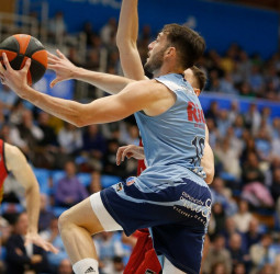 El Río Breogán gana tras una gran remontada al Zaragoza, 82-77