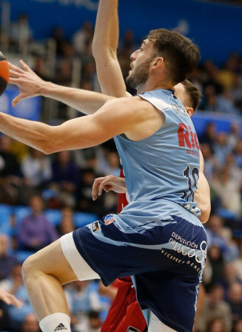 El Río Breogán gana tras una gran remontada al Zaragoza, 82-77