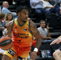 Harper deslumbra en la Fonteta y tumba al Joventut en la prórroga (101-97)