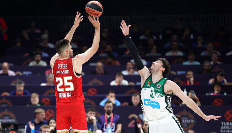 Olympiacos se lleva el partido que nadie quiere jugar, 97-93