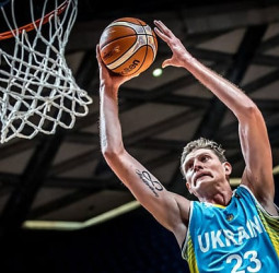 Ucrania se estrena de la mano de Pustovyi y Lukashov (81-88)