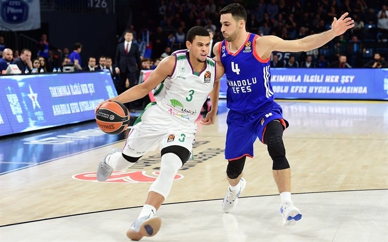 El Unicaja se lleva la victoria ante Anadolu Efes (74-79)