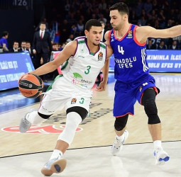 El Unicaja se lleva la victoria ante Anadolu Efes (74-79)