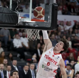 Turquía arrolla a Hungría, 92-66