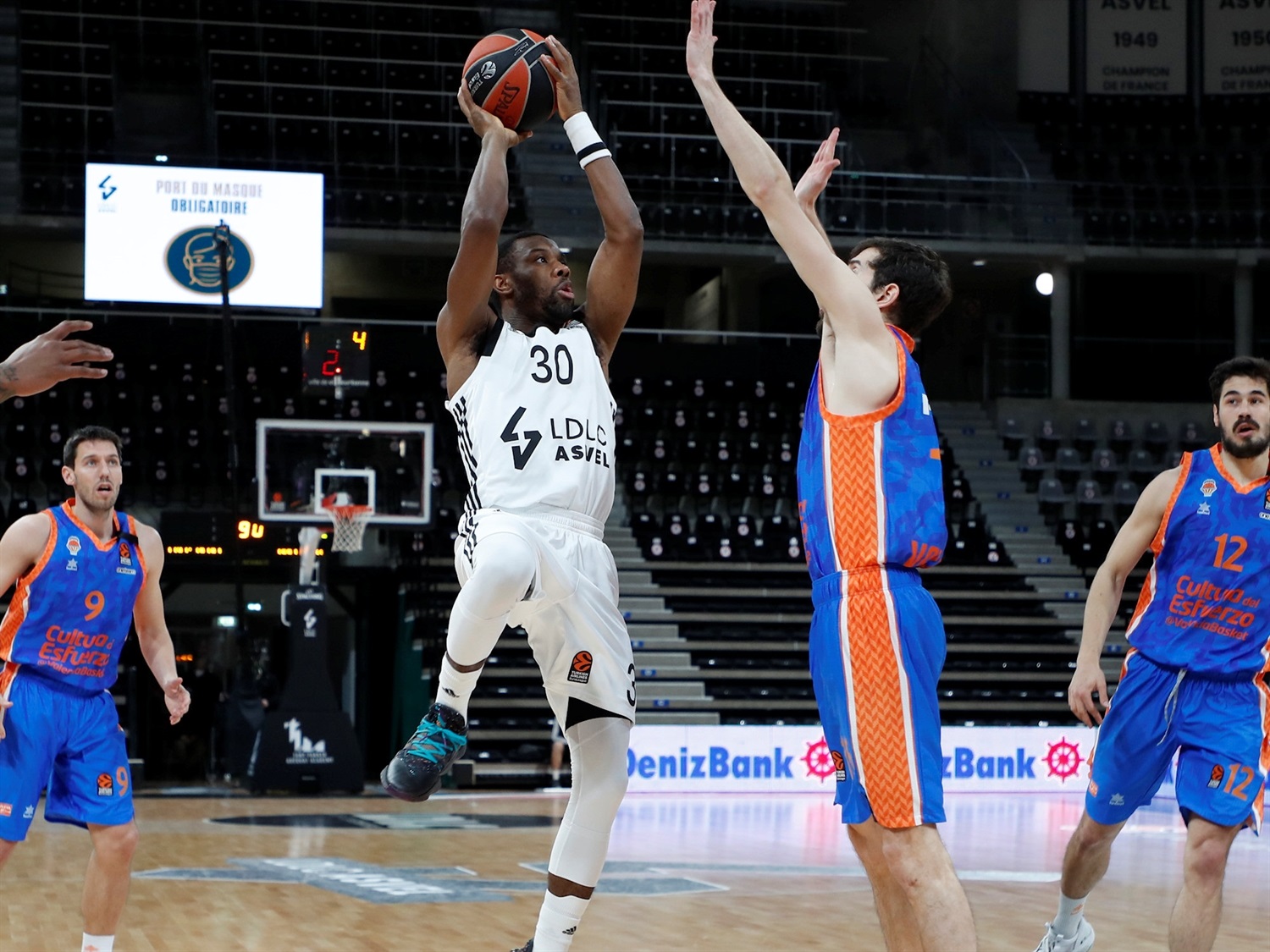 Valencia Basket se choca de nuevo con el Astroballe (90-77)