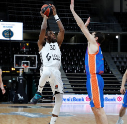 Valencia Basket se choca de nuevo con el Astroballe (90-77)